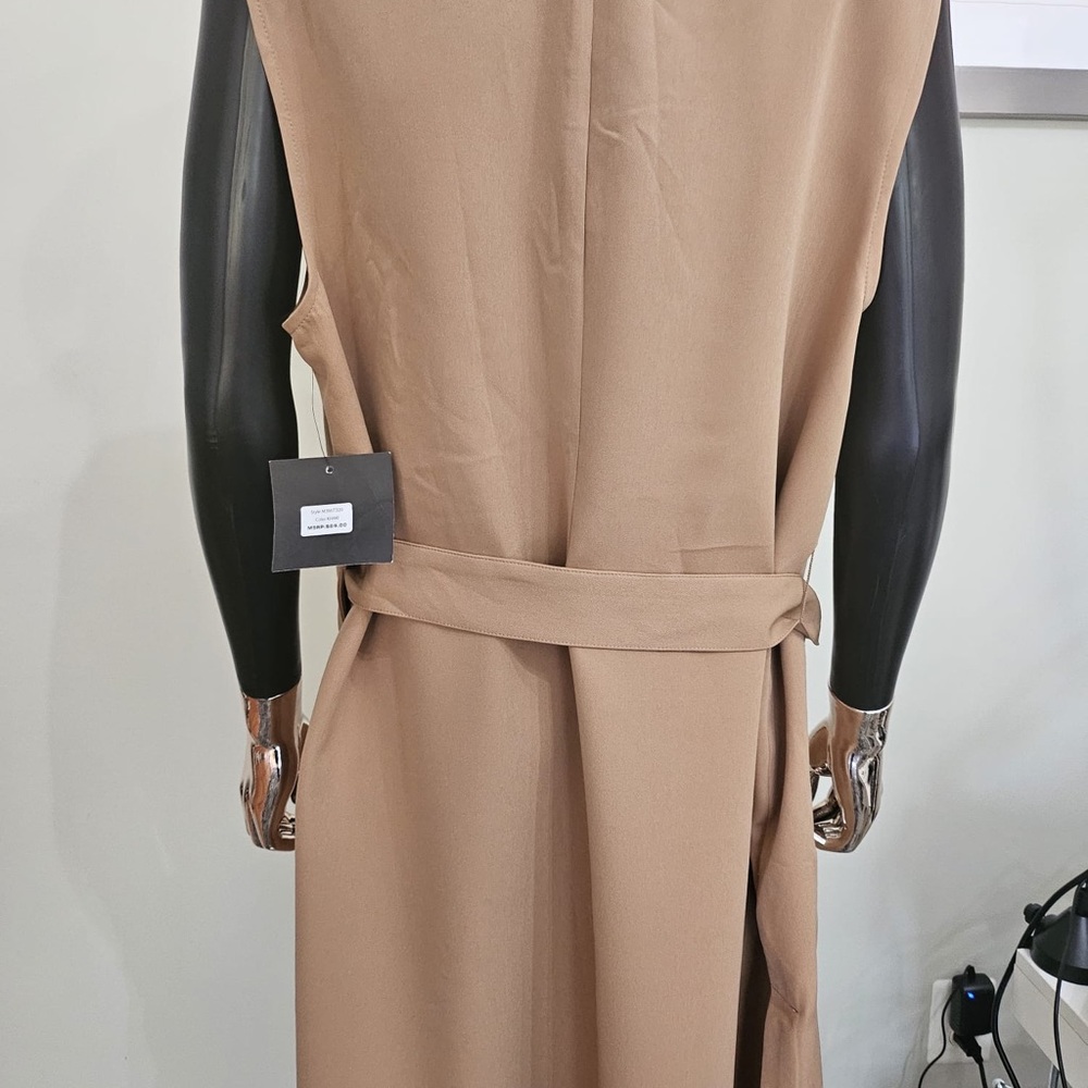 Marc New York Elegant Tan Sleeveless blazer